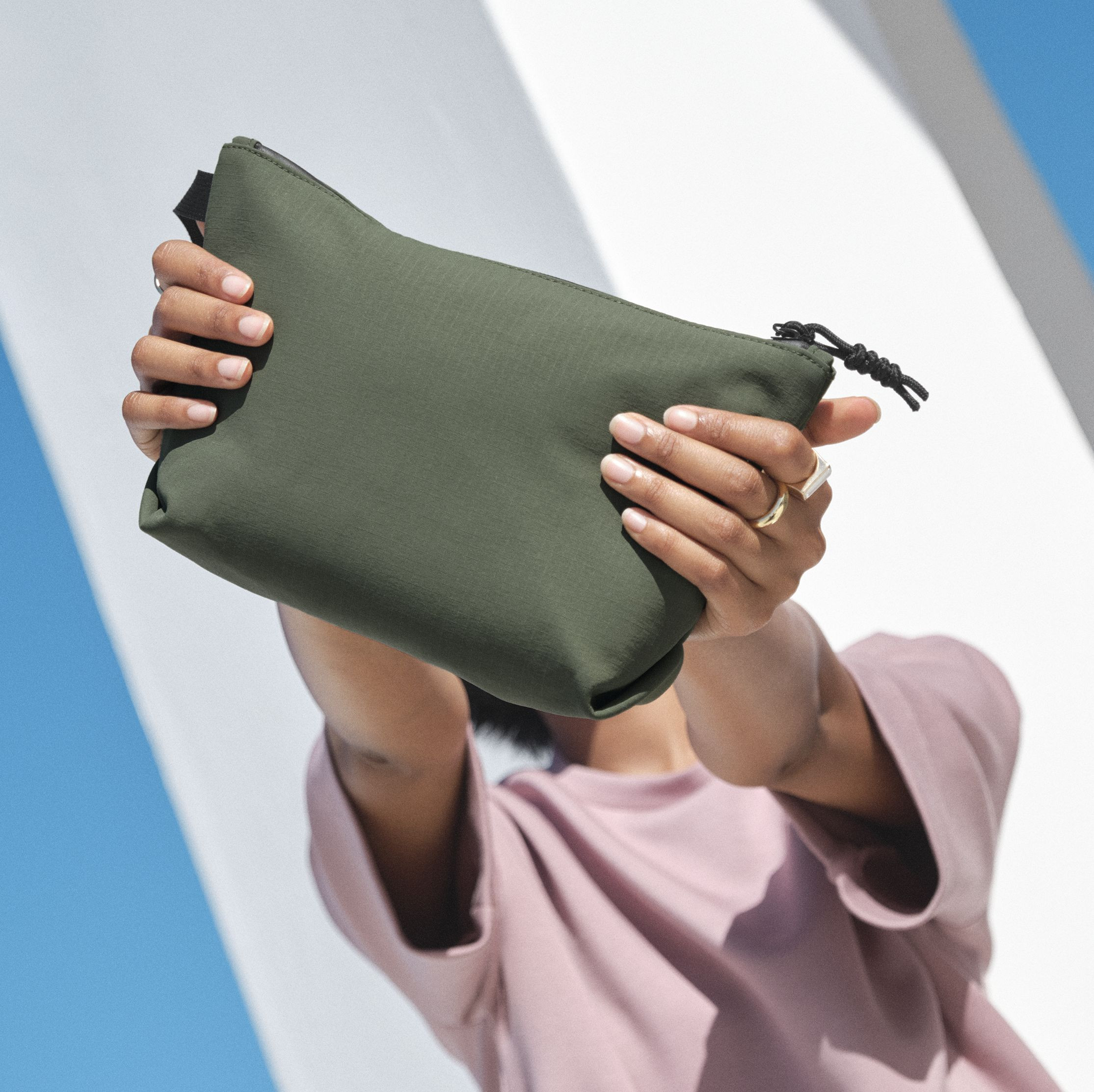 MINIMAL LIFESTYLE POUCH